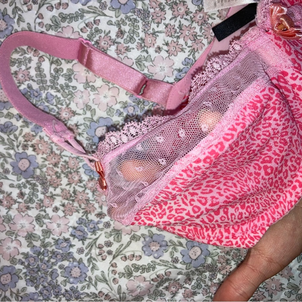 Pink Bra - Picture 5 of 5